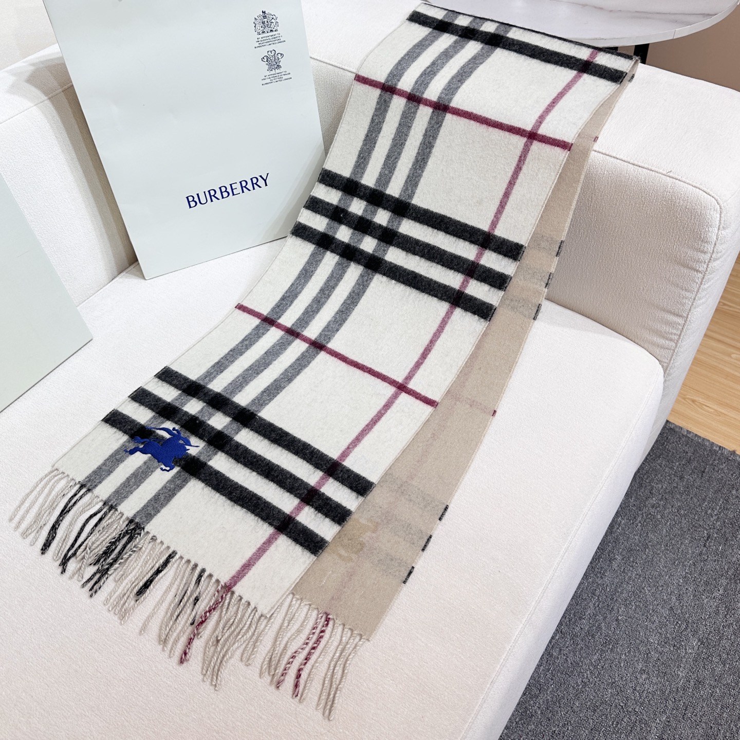 最新款 双面刺绣➕印花➕提花 大密度双面羊绒格子围巾 超高难度工艺 绝非一般coPy能做 原版开板 精致