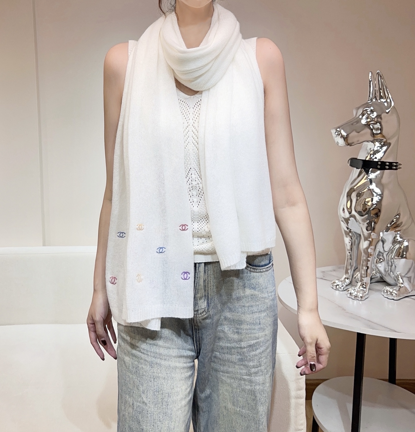 𝐂𝐡𝐚𝐧𝐞𝐥 𝟐4𝐚 珠片系列· 爆款超🔥米白多彩LOGOSize：65x180cm 成份 60%山羊绒