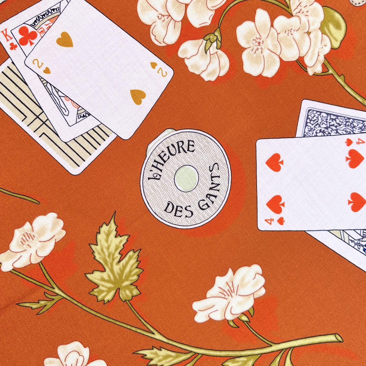 ❤️上新！“手套时光”140双面丝毛披肩手工卷边丝毛方巾（30%桑蚕丝70%羊毛）这款经典单品展现强大而