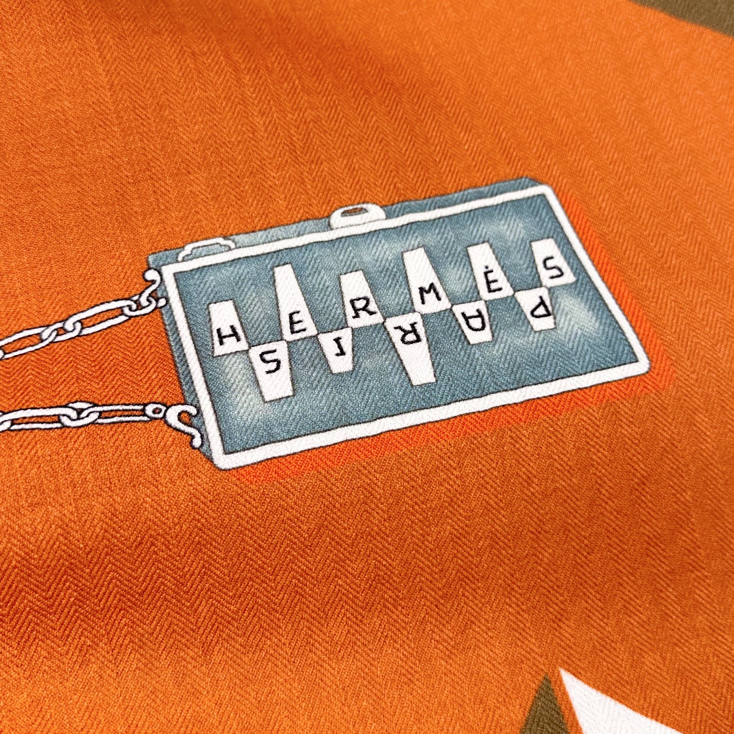 ❤️上新！“手套时光”140双面丝毛披肩手工卷边丝毛方巾（30%桑蚕丝70%羊毛）这款经典单品展现强大而