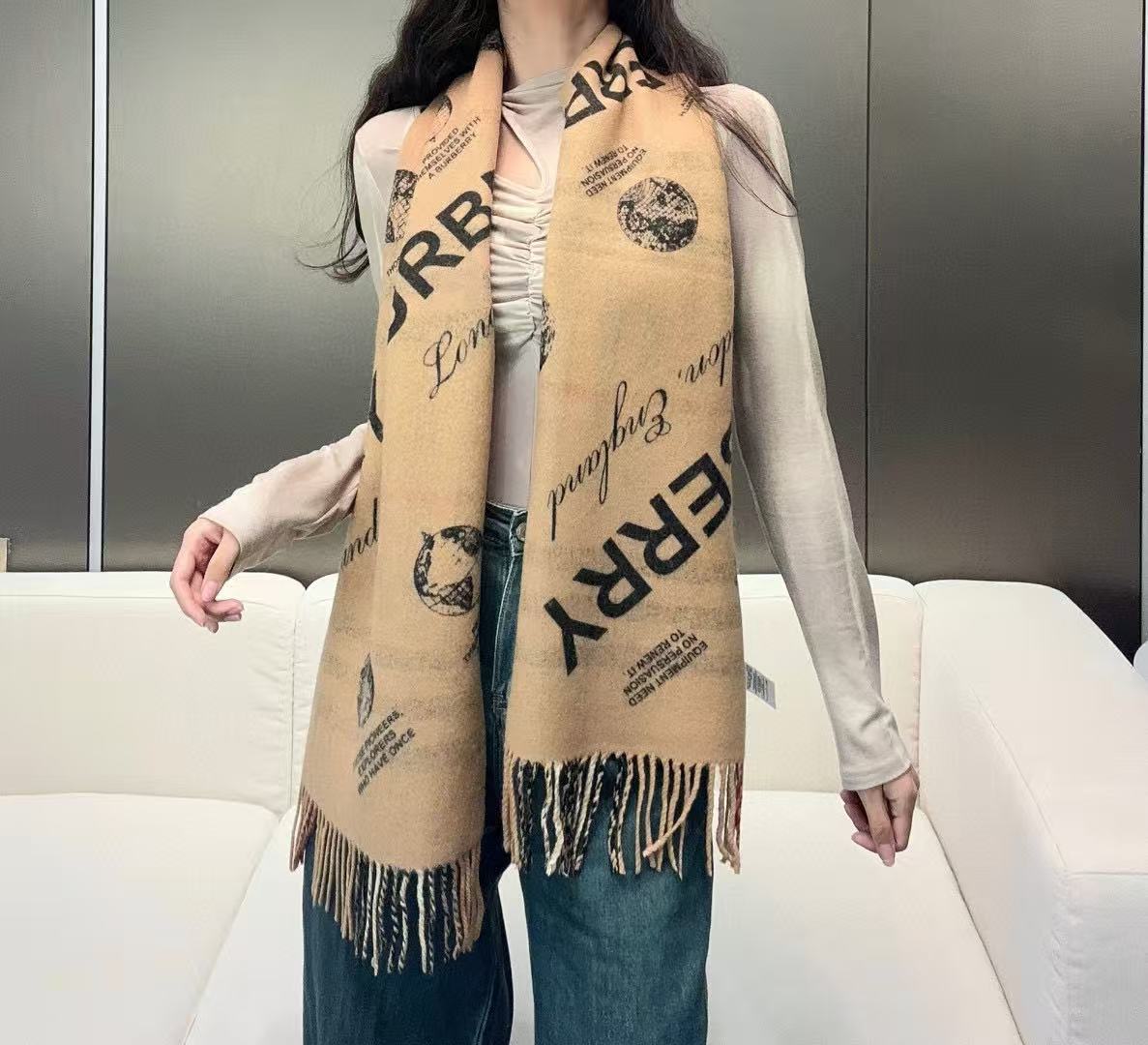 Burberry Burberry · 双面两用标签印花羊绒围巾 意大利制围巾 选用柔软羊绒面料制成
