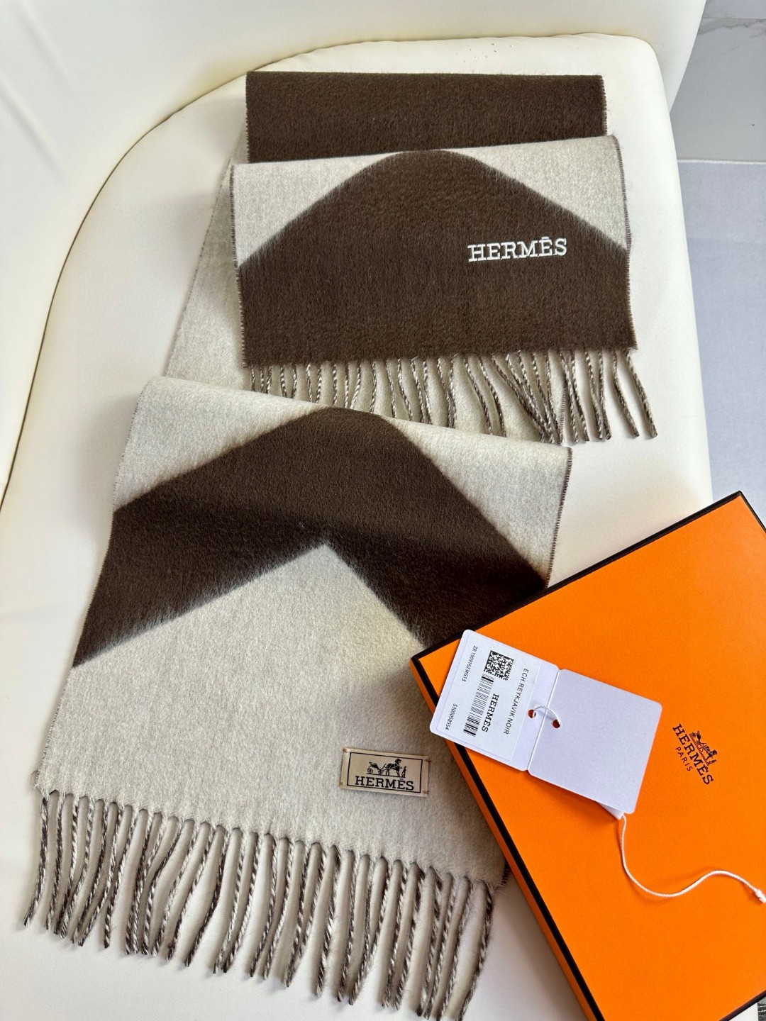 大H【双面提花加厚流苏小围巾】且买且珍惜，都是出口订单所以比较难遇❤东西讲究少而精。好看的一定要收这款H