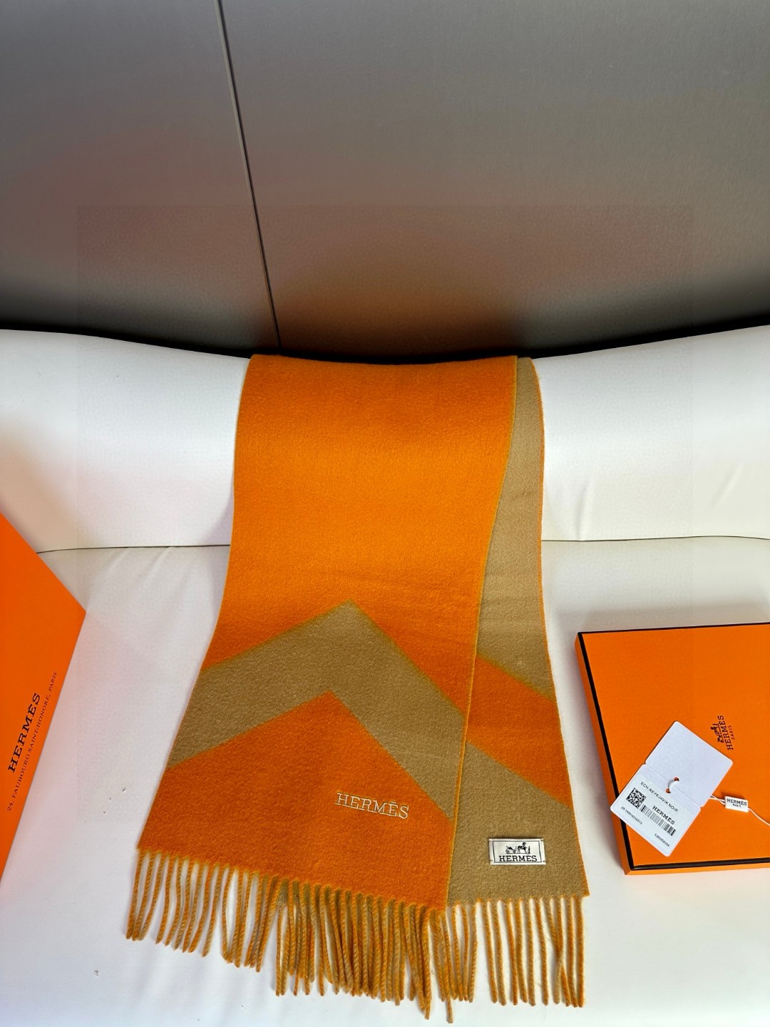 大H【双面提花加厚流苏小围巾】且买且珍惜，都是出口订单所以比较难遇❤东西讲究少而精。好看的一定要收这款H