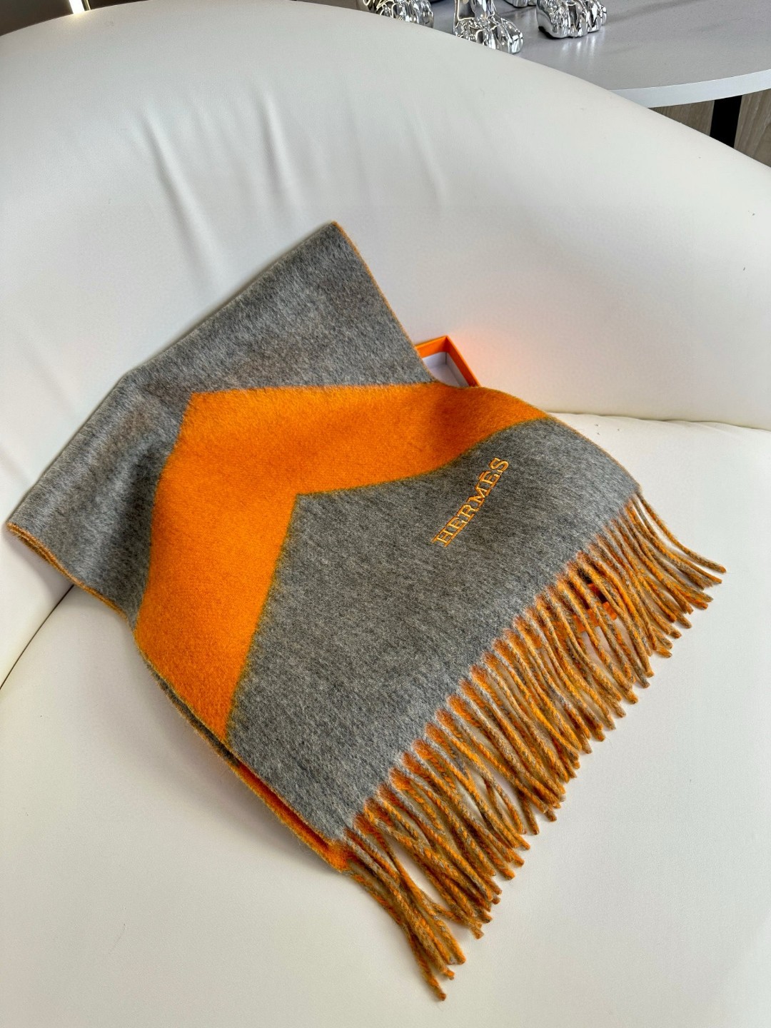 大H【双面提花加厚流苏小围巾】且买且珍惜，都是出口订单所以比较难遇❤东西讲究少而精。好看的一定要收这款H
