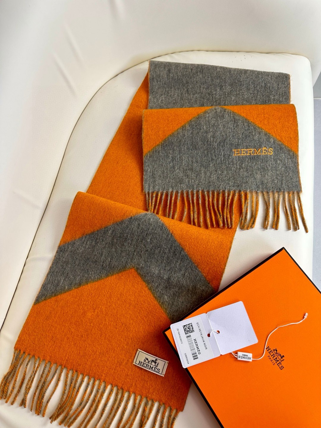 大H【双面提花加厚流苏小围巾】且买且珍惜，都是出口订单所以比较难遇❤东西讲究少而精。好看的一定要收这款H