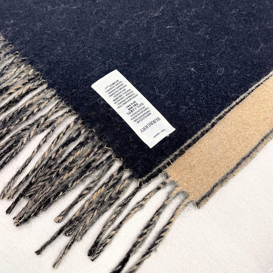 🆕𝐁𝐔𝐑𝐁𝐄𝐑𝐑𝐘 • 【双面素色刺绣长巾】官网同步上新❗️Size：168x30cm 100%绵羊毛慵