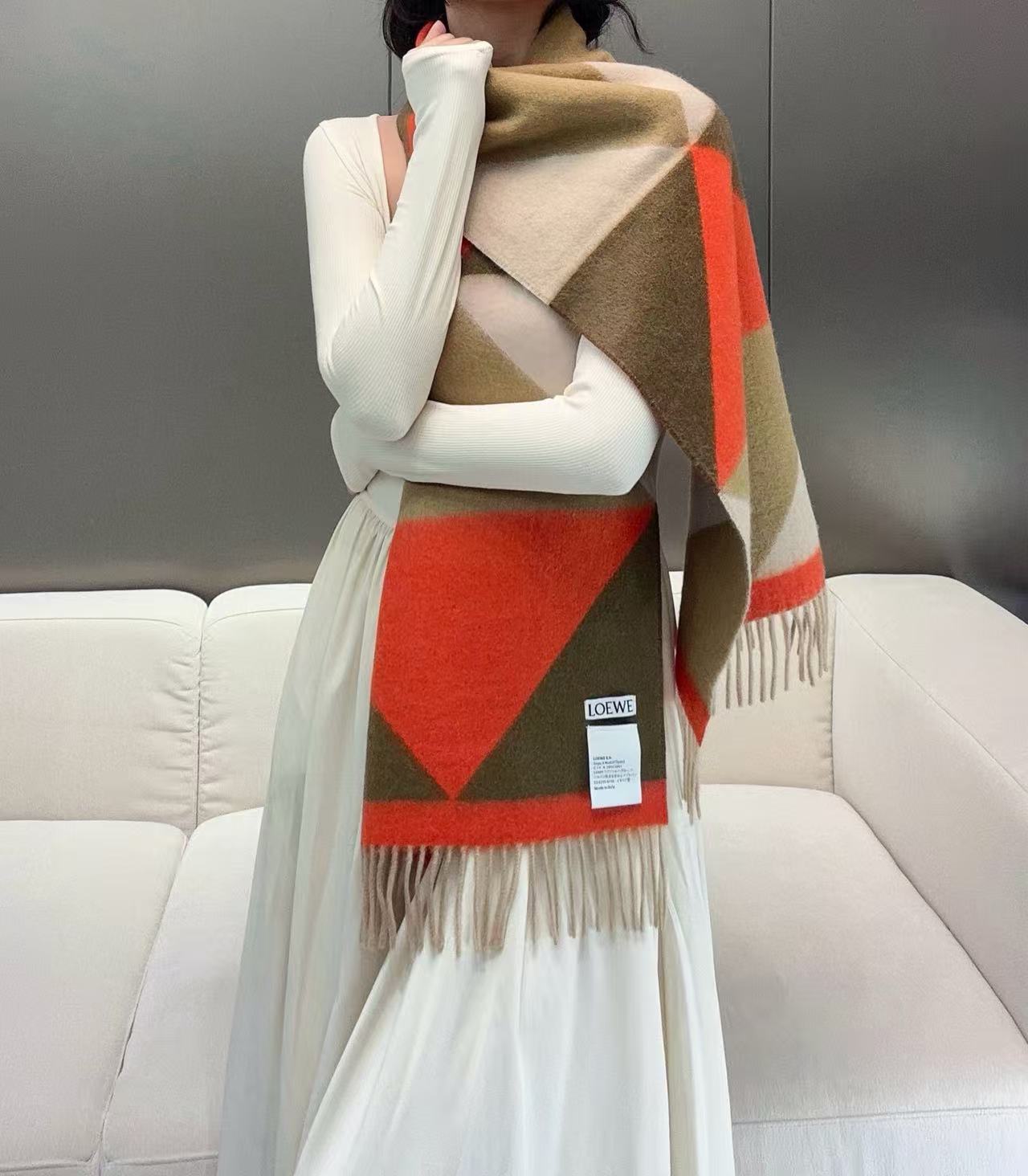 新款罗意威，很幸運拿到這個品牌的東西，真的不多見，很少在國內做訂單，款式真的少的可怜❗️❗️❗️羅意威作