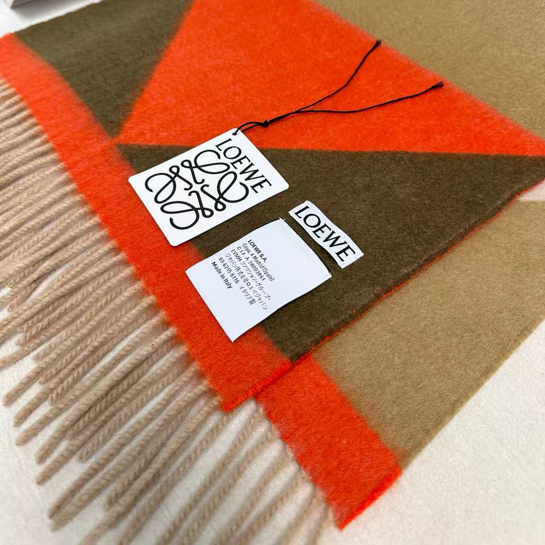 新款罗意威，很幸運拿到這個品牌的東西，真的不多見，很少在國內做訂單，款式真的少的可怜❗️❗️❗️羅意威作