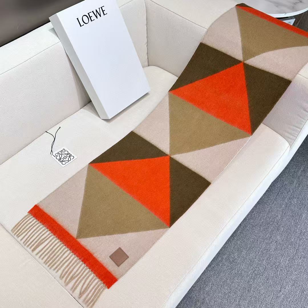 新款罗意威，很幸運拿到這個品牌的東西，真的不多見，很少在國內做訂單，款式真的少的可怜❗️❗️❗️羅意威作