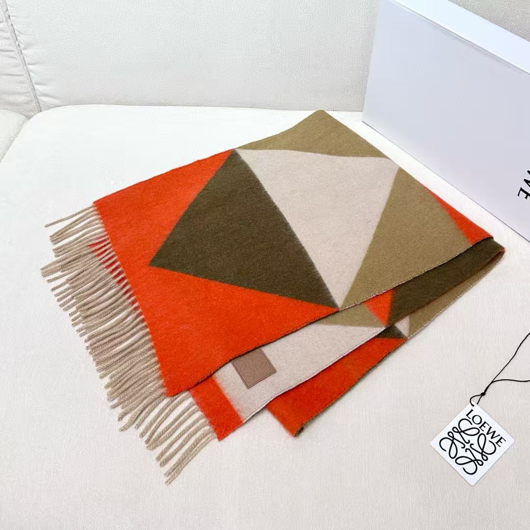 新款罗意威，很幸運拿到這個品牌的東西，真的不多見，很少在國內做訂單，款式真的少的可怜❗️❗️❗️羅意威作