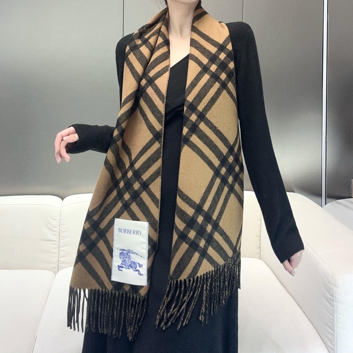 2026怒推走量新款🎊巴宝莉官网最新款💥 100%顶级双面山羊绒材质。非常保暖👑 柔软亲肤，不扎脖😍经典