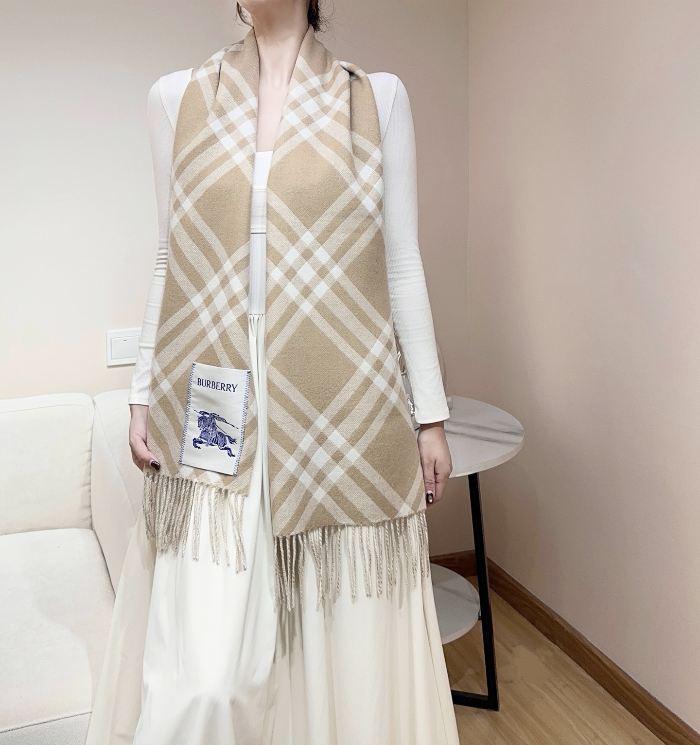 2026怒推走量新款🎊巴宝莉官网最新款💥 100%顶级双面山羊绒材质。非常保暖👑 柔软亲肤，不扎脖😍经典