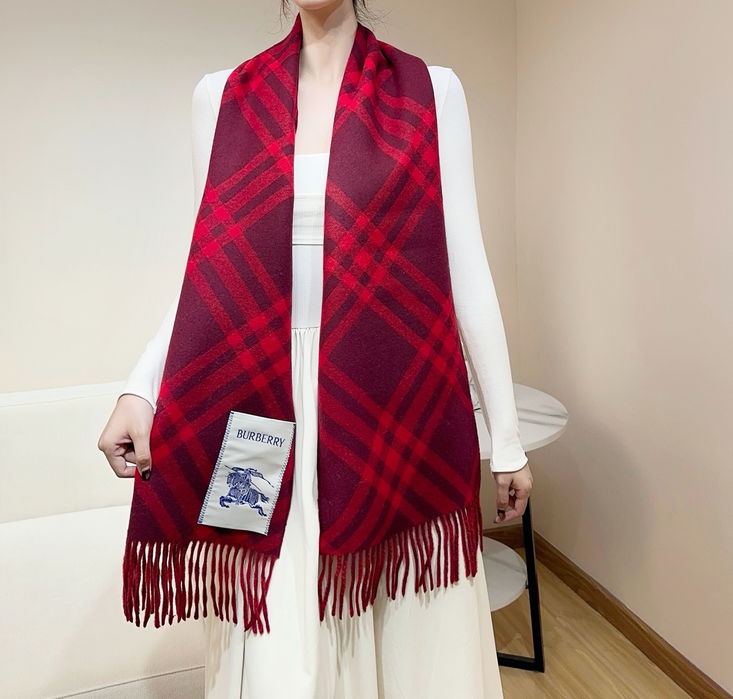 2026怒推走量新款🎊巴宝莉官网最新款💥 100%顶级双面山羊绒材质。非常保暖👑 柔软亲肤，不扎脖😍经典