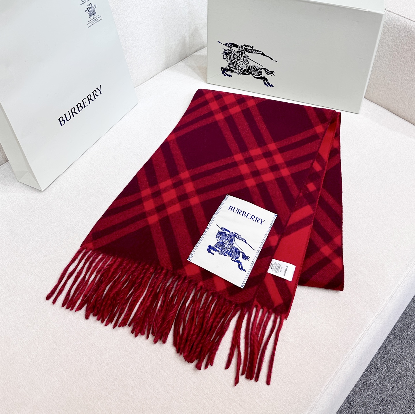 2026怒推走量新款🎊巴宝莉官网最新款💥 100%顶级双面山羊绒材质🔥非常保暖👑 柔软亲肤，不扎脖😍经典