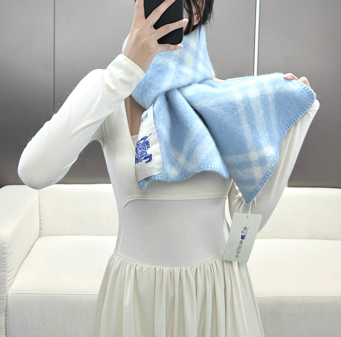 最新天兰色到！ （全智贤同款，百分百对版）Burberry可遇不可求的王炸级单品，绝对是独家级别，工艺与