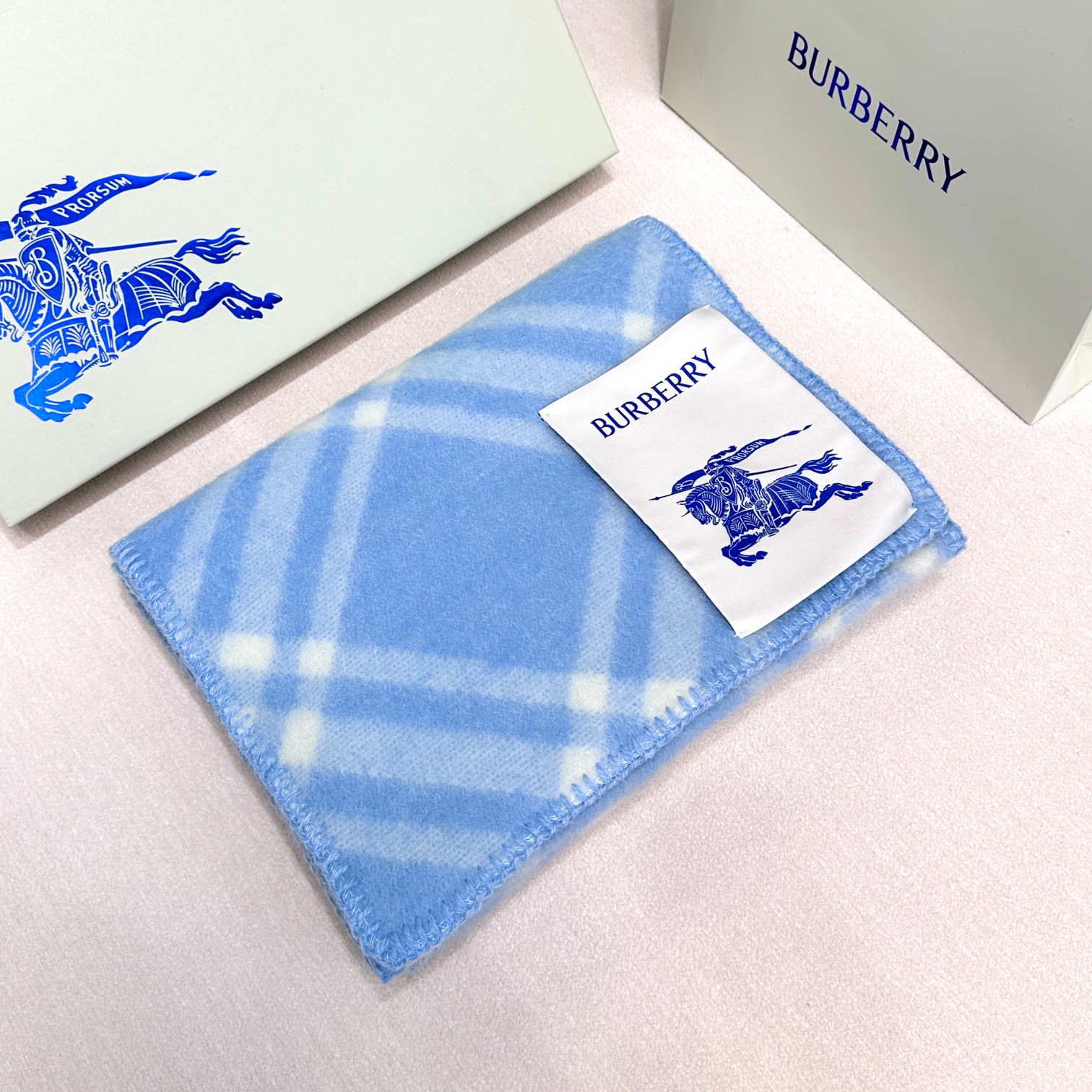 最新天兰色到！ （全智贤同款，百分百对版）Burberry可遇不可求的王炸级单品，绝对是独家级别，工艺与