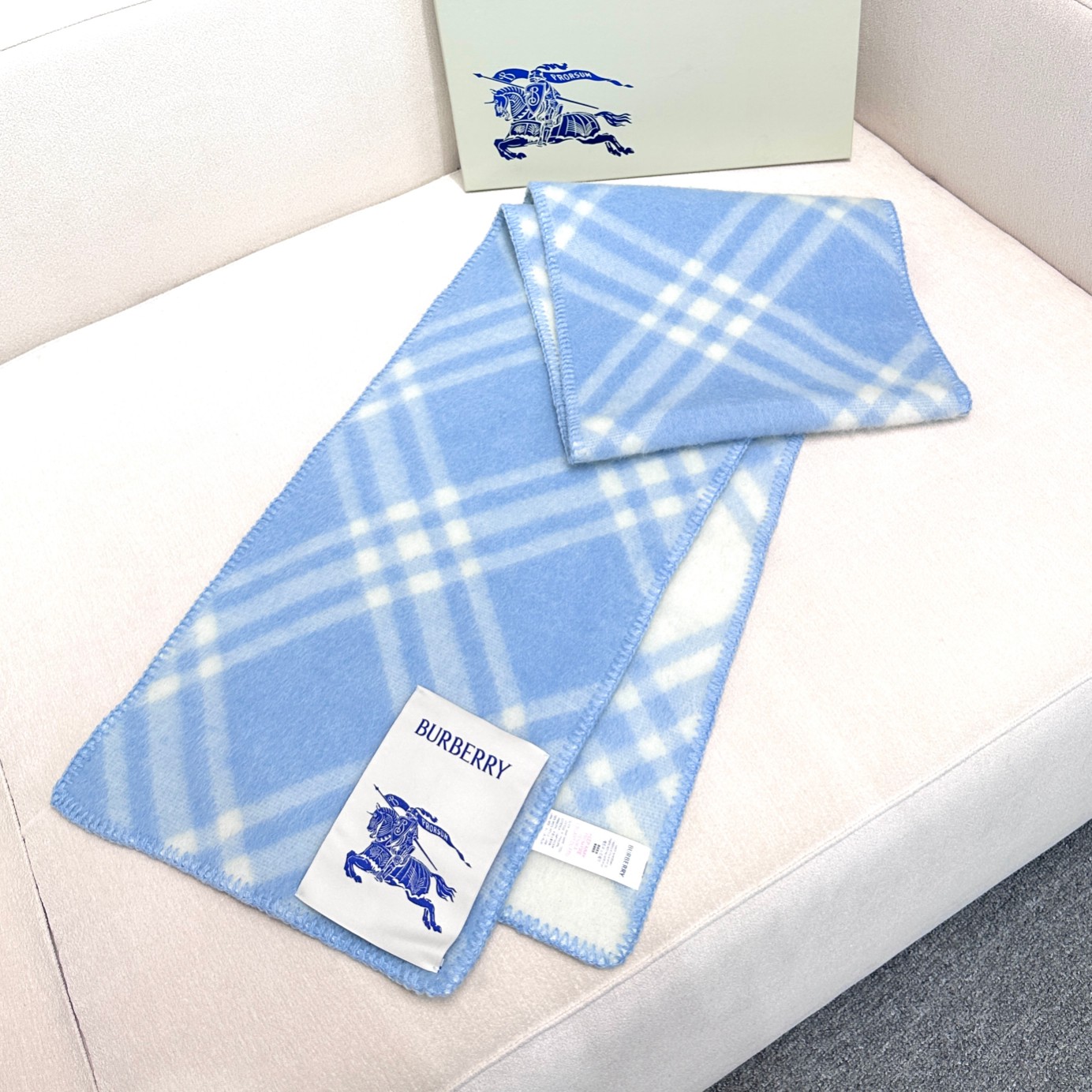 最新天兰色到！ （全智贤同款，百分百对版）Burberry可遇不可求的王炸级单品，绝对是独家级别，工艺与