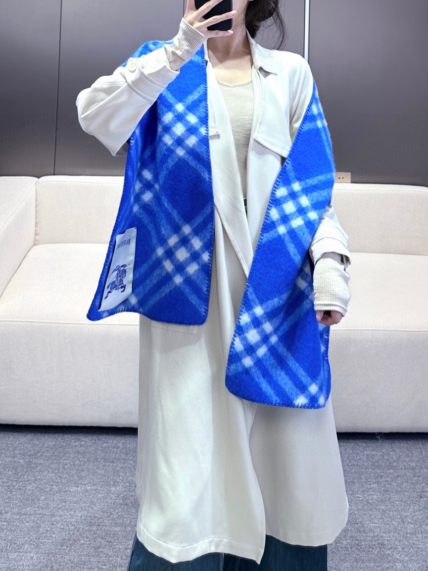 与去年帽子斗篷同一工厂订单出货，拿过的亲懂，真正的货美价优 （全智贤同款，百分百对版）Burberry可