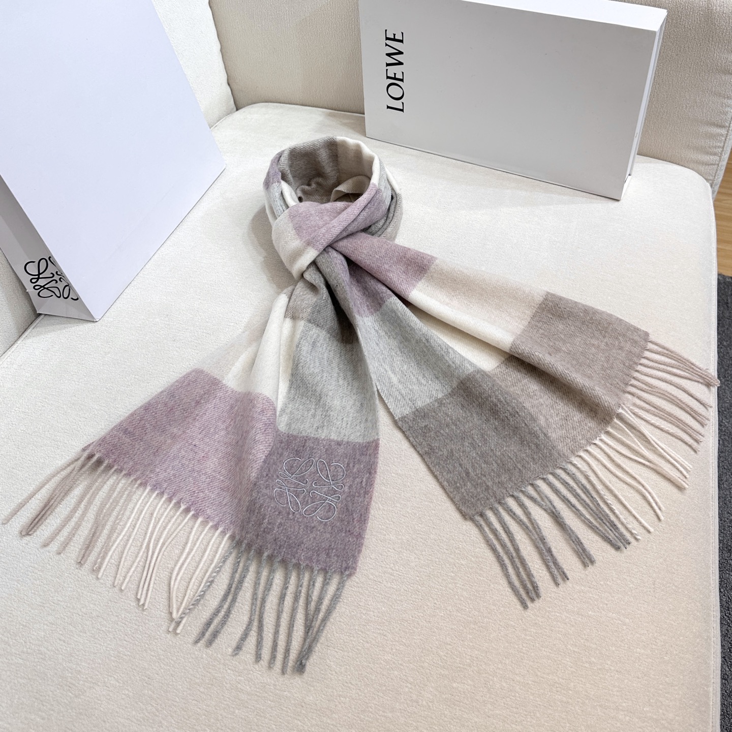 上新❤️2025年 【▪Loewe · 罗意威️难得一见的温柔配色，低调又不失优雅❗️】重点推荐，loe