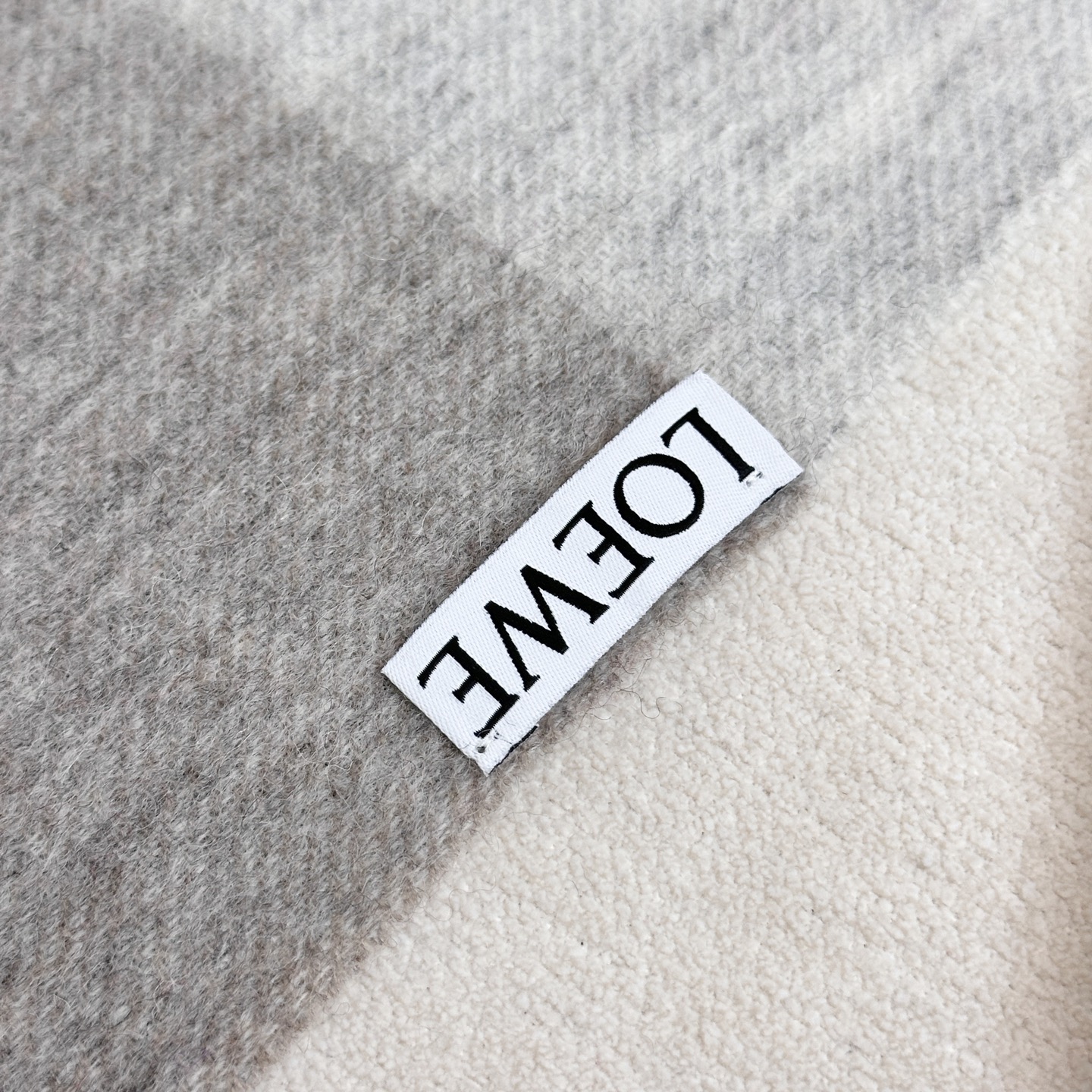 上新❤️2025年 【▪Loewe · 罗意威️难得一见的温柔配色，低调又不失优雅❗️】重点推荐，loe