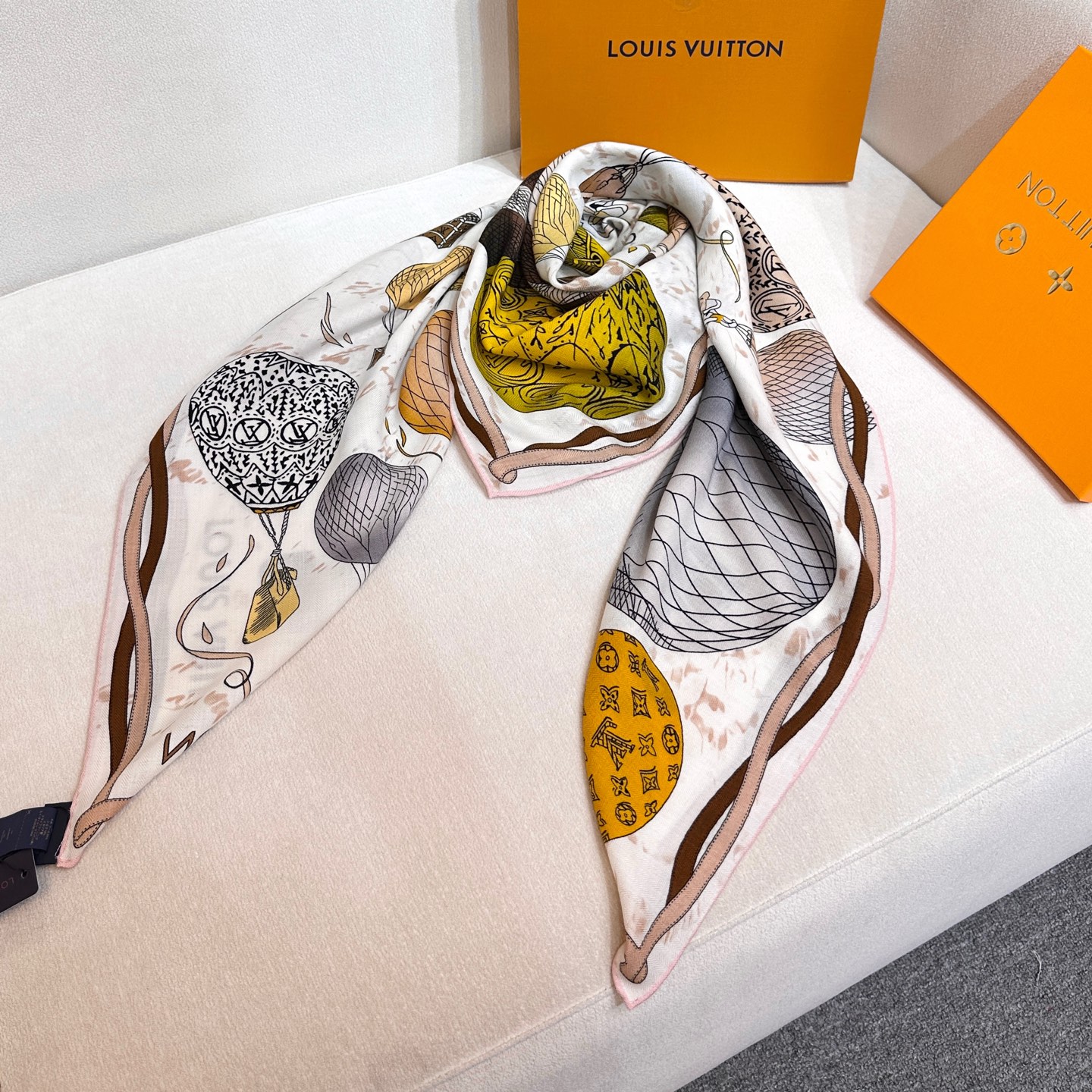 上新💓2025春款上新LV驴家专柜最新款巜土耳其热气球》😘💍实物真心美 🎀披肩配以印花💓💃🏻无论设计喷绘