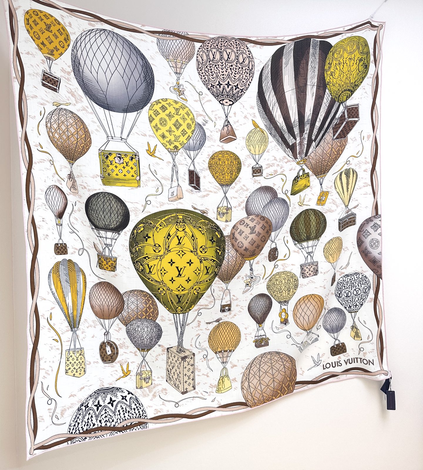 上新💓2025春款上新LV驴家专柜最新款巜土耳其热气球》😘💍实物真心美 🎀披肩配以印花💓💃🏻无论设计喷绘