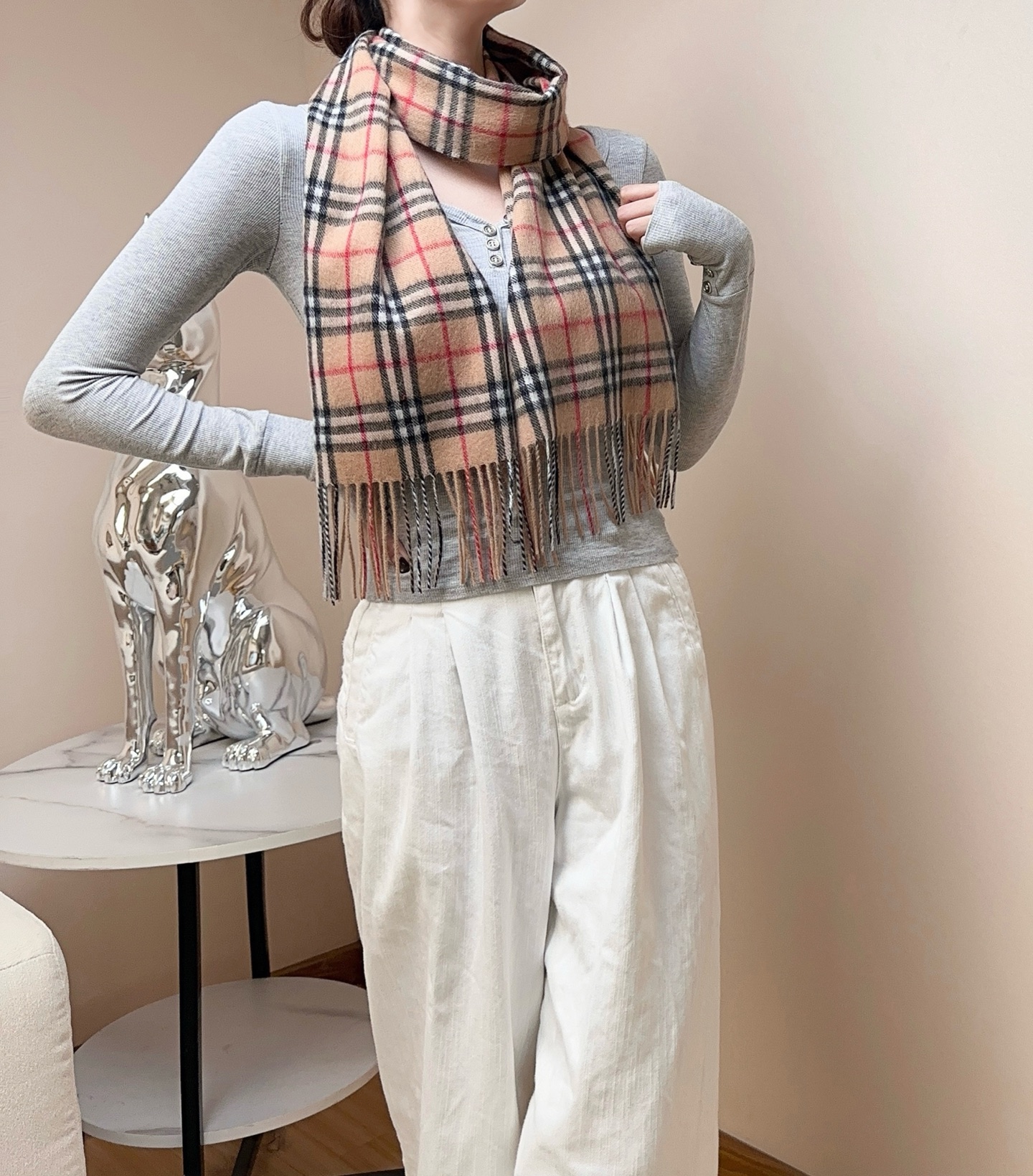 上新❤️新年红提前来啦！王牌口碑burberry经典羊绒格子围巾‼️专柜最新品相，目前专柜都换上了新标👍