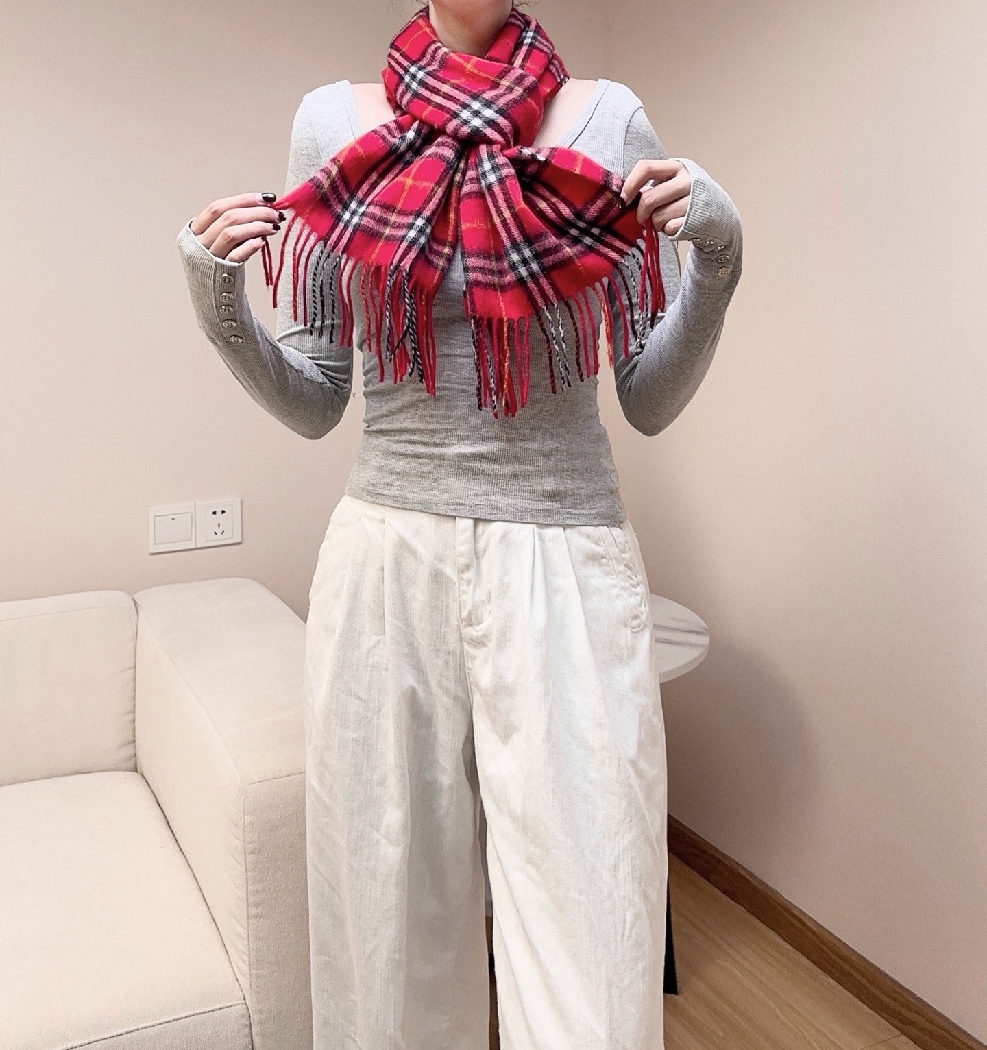上新❤️新年红提前来啦！王牌口碑burberry经典羊绒格子围巾‼️专柜最新品相，目前专柜都换上了新标👍