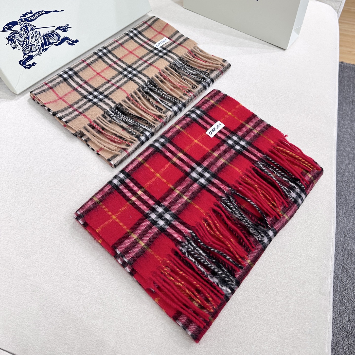 上新❤️新年红提前来啦！王牌口碑burberry经典羊绒格子围巾‼️专柜最新品相，目前专柜都换上了新标👍