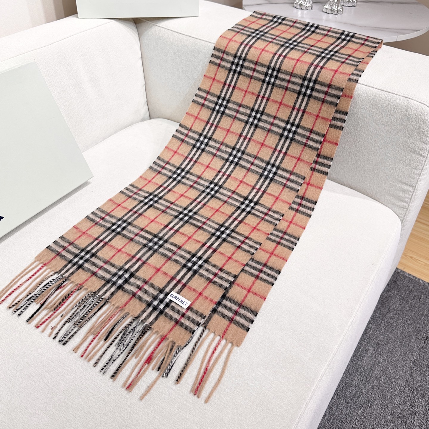 上新❤️新年红提前来啦！王牌口碑burberry经典羊绒格子围巾‼️专柜最新品相，目前专柜都换上了新标👍