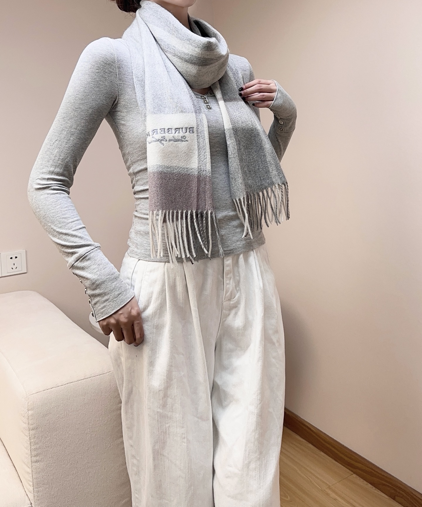 上新❤️百分之百山羊绒！2025年巴宝利难得的高端男女土围巾~面料大爱，非常柔软细腻舒服‼大气简约，超级