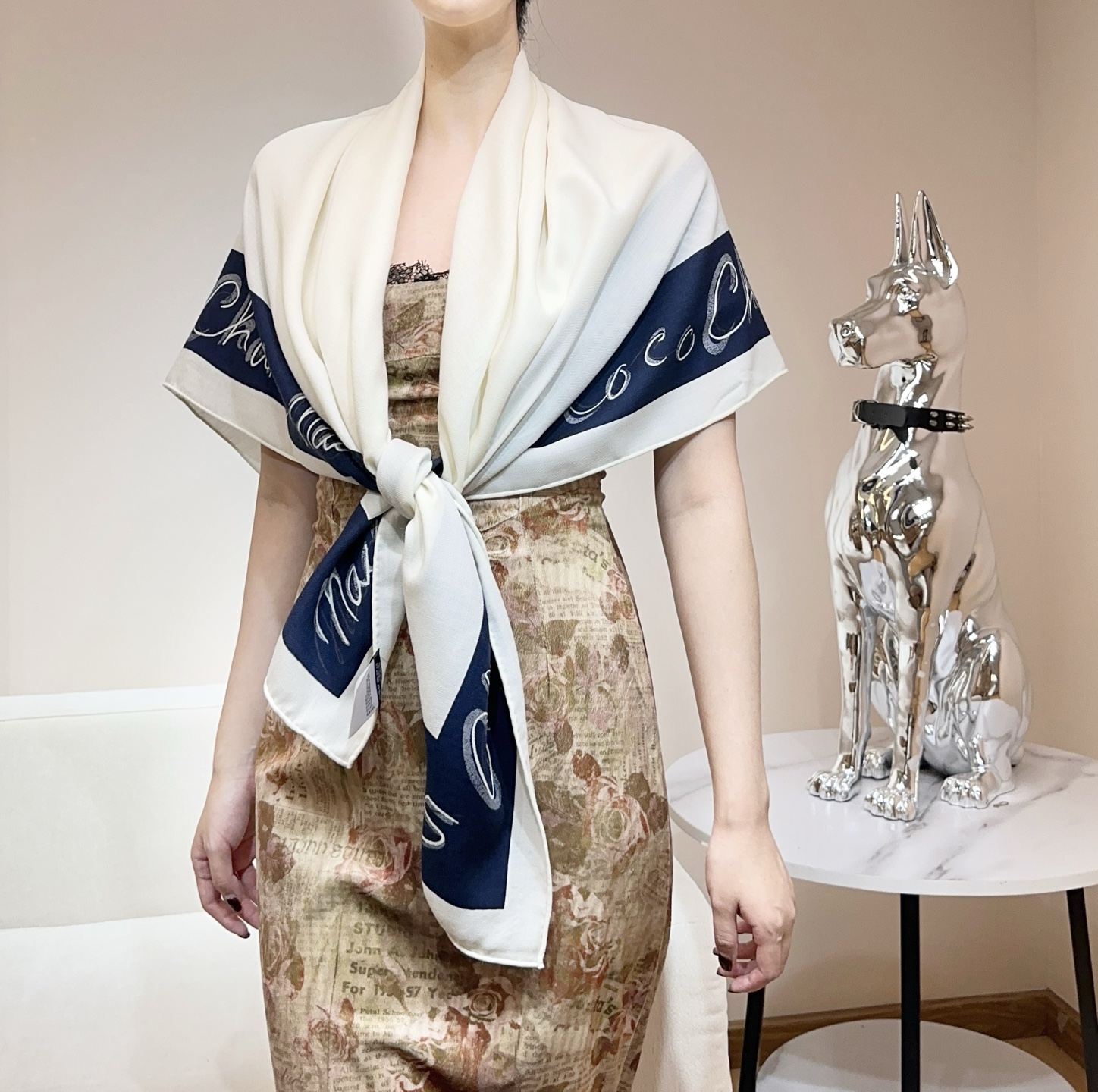 Chanel ~25。秋冬新品～【140顶级丝毛双面同色】穿搭灵感大爆发披肩用来搭配真的很嗲嗲嗲真的太美