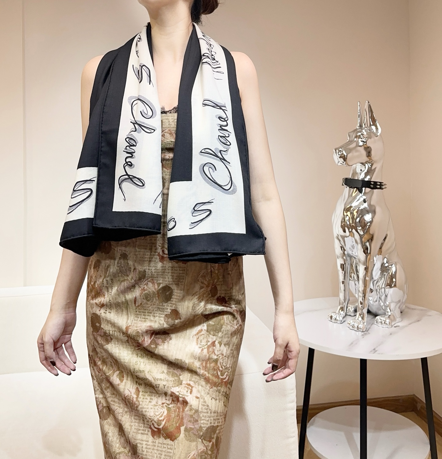 Chanel ~25。秋冬新品～【140顶级丝毛双面同色】穿搭灵感大爆发披肩用来搭配真的很嗲嗲嗲真的太美