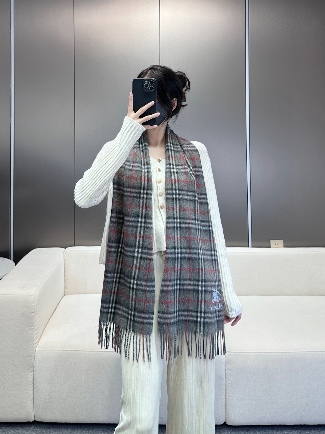 2025年重磅推荐🎊巴宝莉官网最新款【格纹战马】💥 100%顶级山羊绒材质。非常保暖👑 柔软亲肤，不扎脖