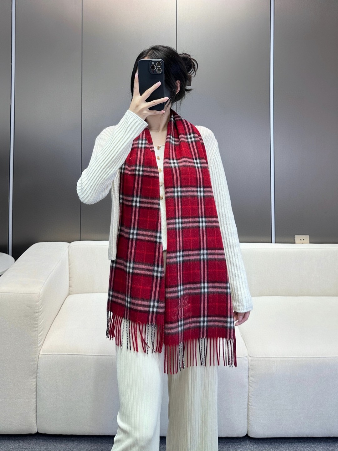 2025年重磅推荐🎊巴宝莉官网最新款【格纹战马】💥 100%顶级山羊绒材质。非常保暖👑 柔软亲肤，不扎脖