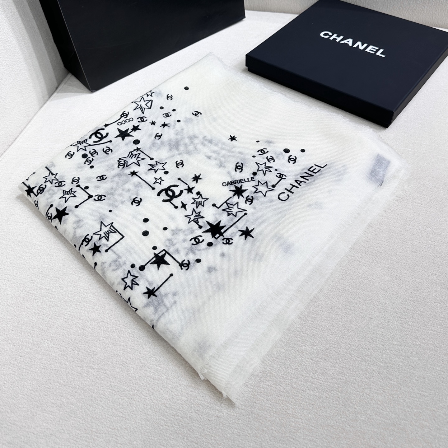 Chanel 𝑪𝒉𝒂𝒏𝒆𝒍 • 25𝑪《星星物语》方巾