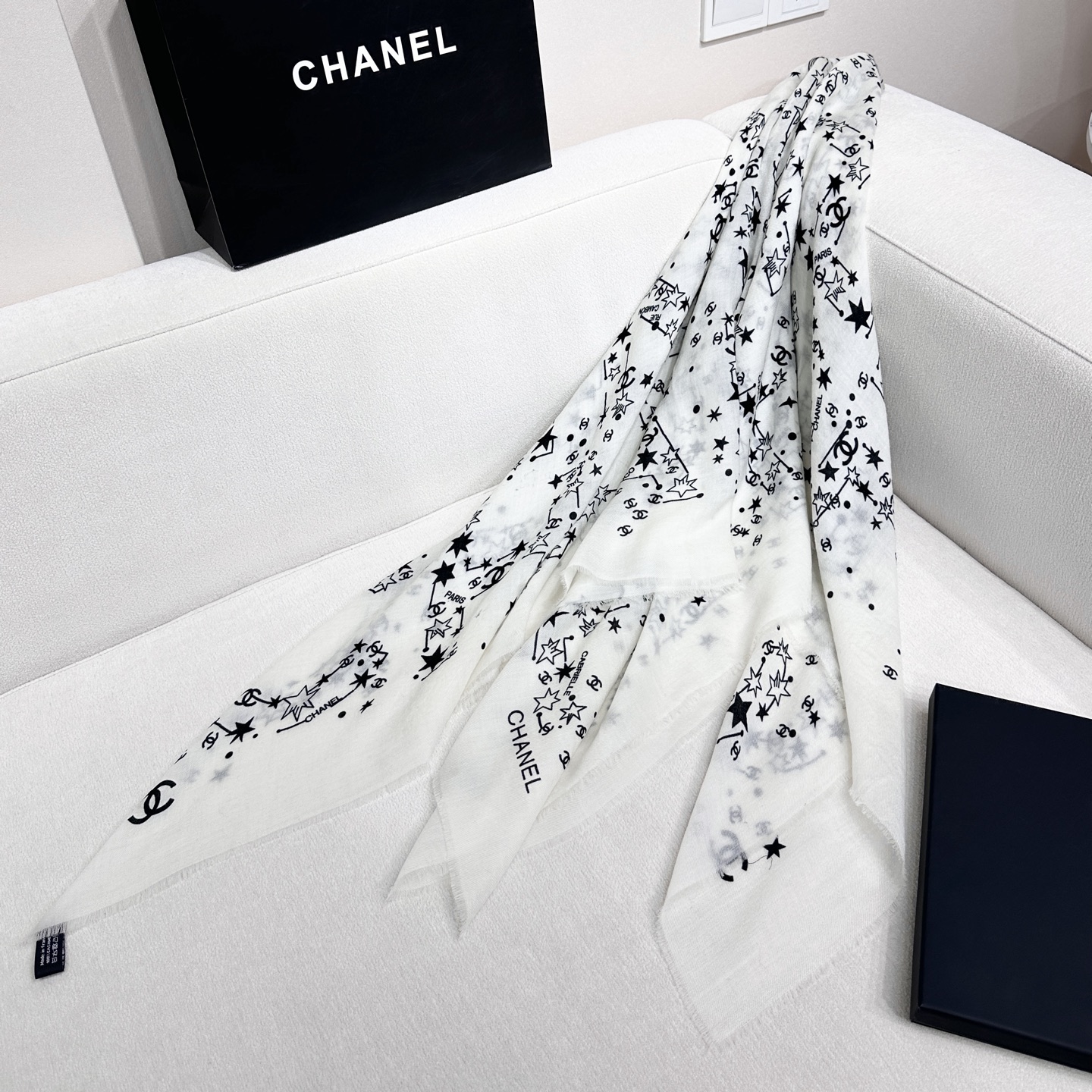 Chanel 𝑪𝒉𝒂𝒏𝒆𝒍 • 25𝑪《星星物语》方巾