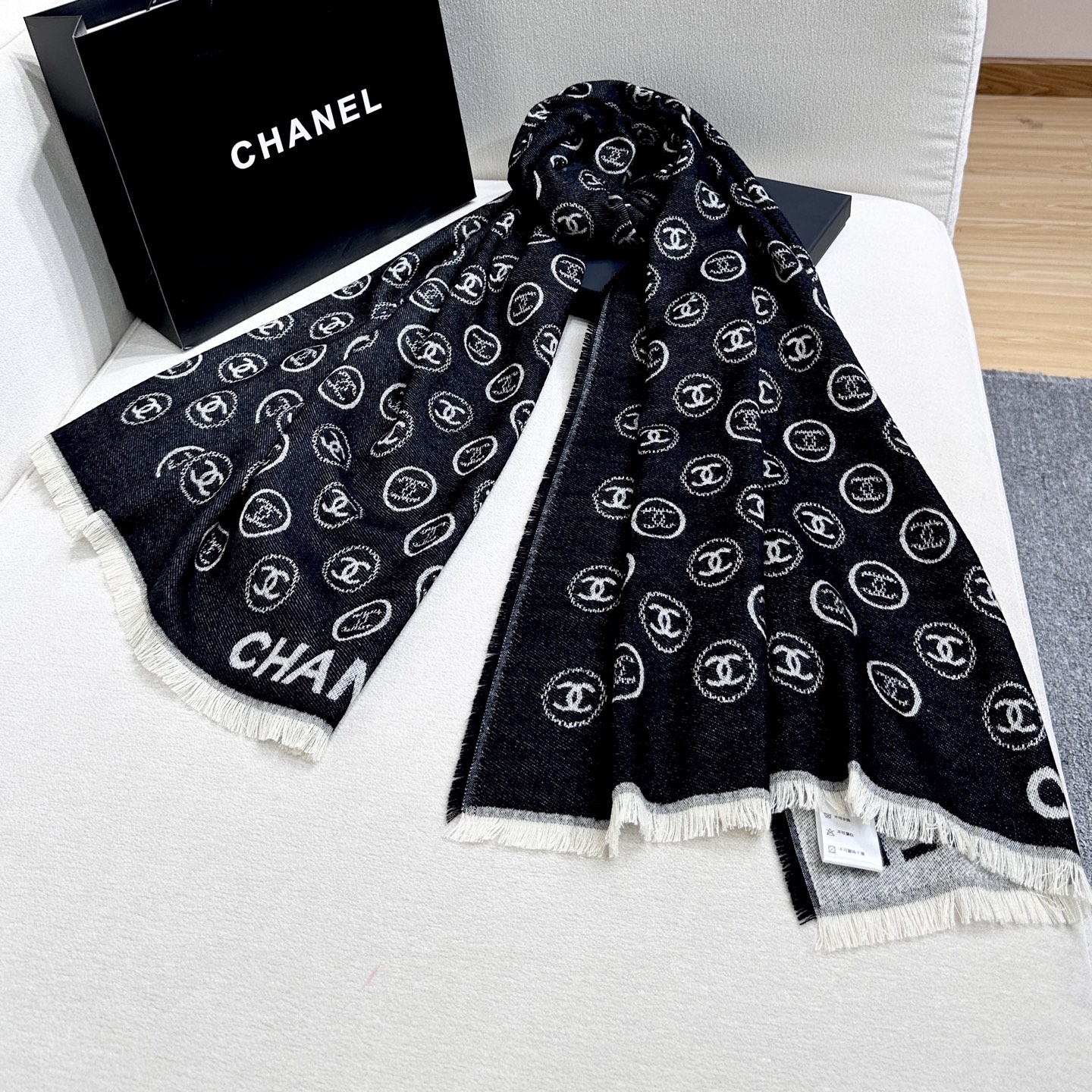 Chanel 𝐂HANEL珍藏版‼ 遇见不要错过 供海外 私货 巨流弊‼ 美飞了要 心尖上的美物 chanel奶奶家的羊绒工坊出品