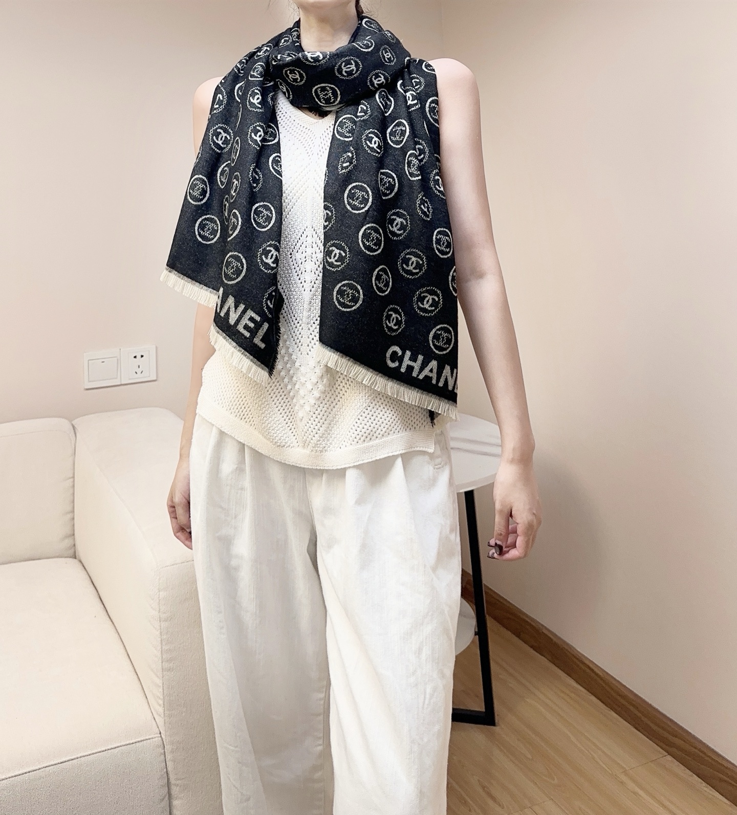 Chanel 𝐂HANEL珍藏版‼ 遇见不要错过 供海外 私货 巨流弊‼ 美飞了要 心尖上的美物 chanel奶奶家的羊绒工坊出品