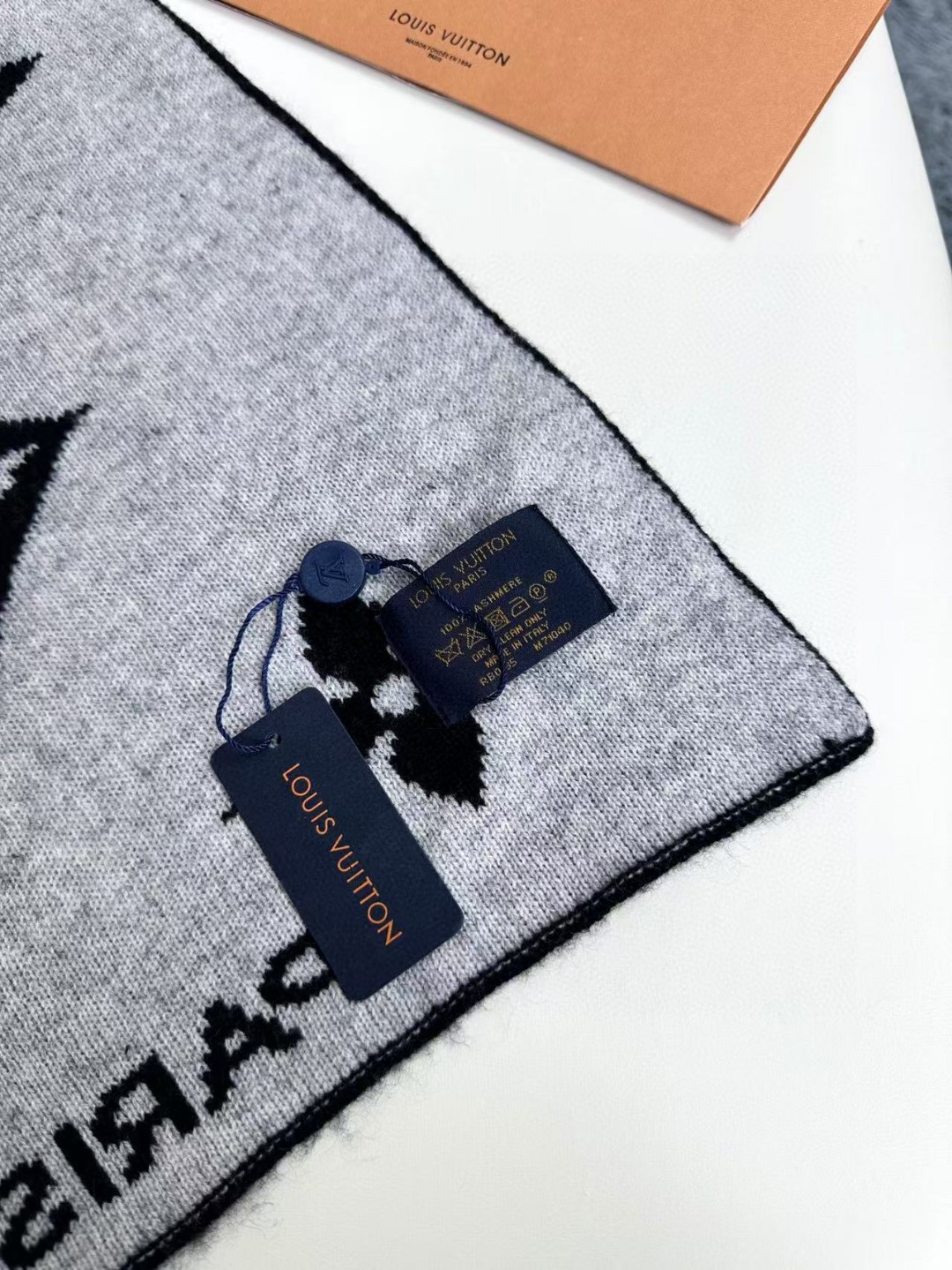 爆款上新 ！🌾最新情侣款👍👍LV 独家牛货🐂 奢华尽在尺寸之间，高端品质‼️具有超高羊绒品质才会被此品牌