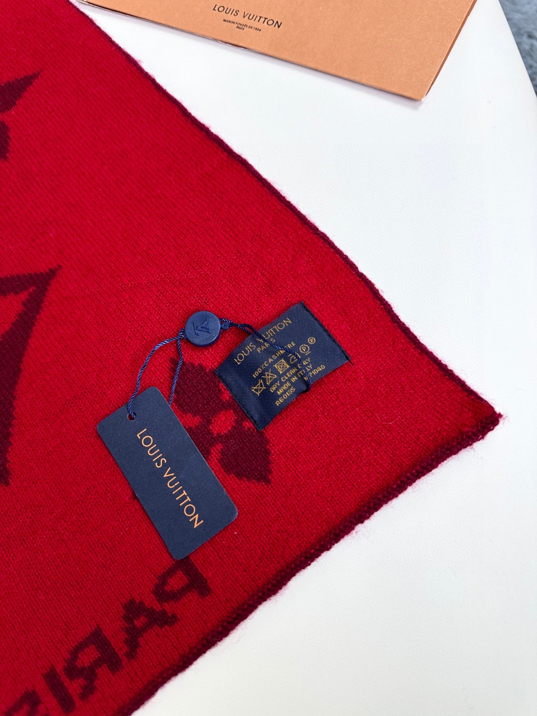 爆款上新 ！🌾最新情侣款👍👍LV 独家牛货🐂 奢华尽在尺寸之间，高端品质‼️具有超高羊绒品质才会被此品牌