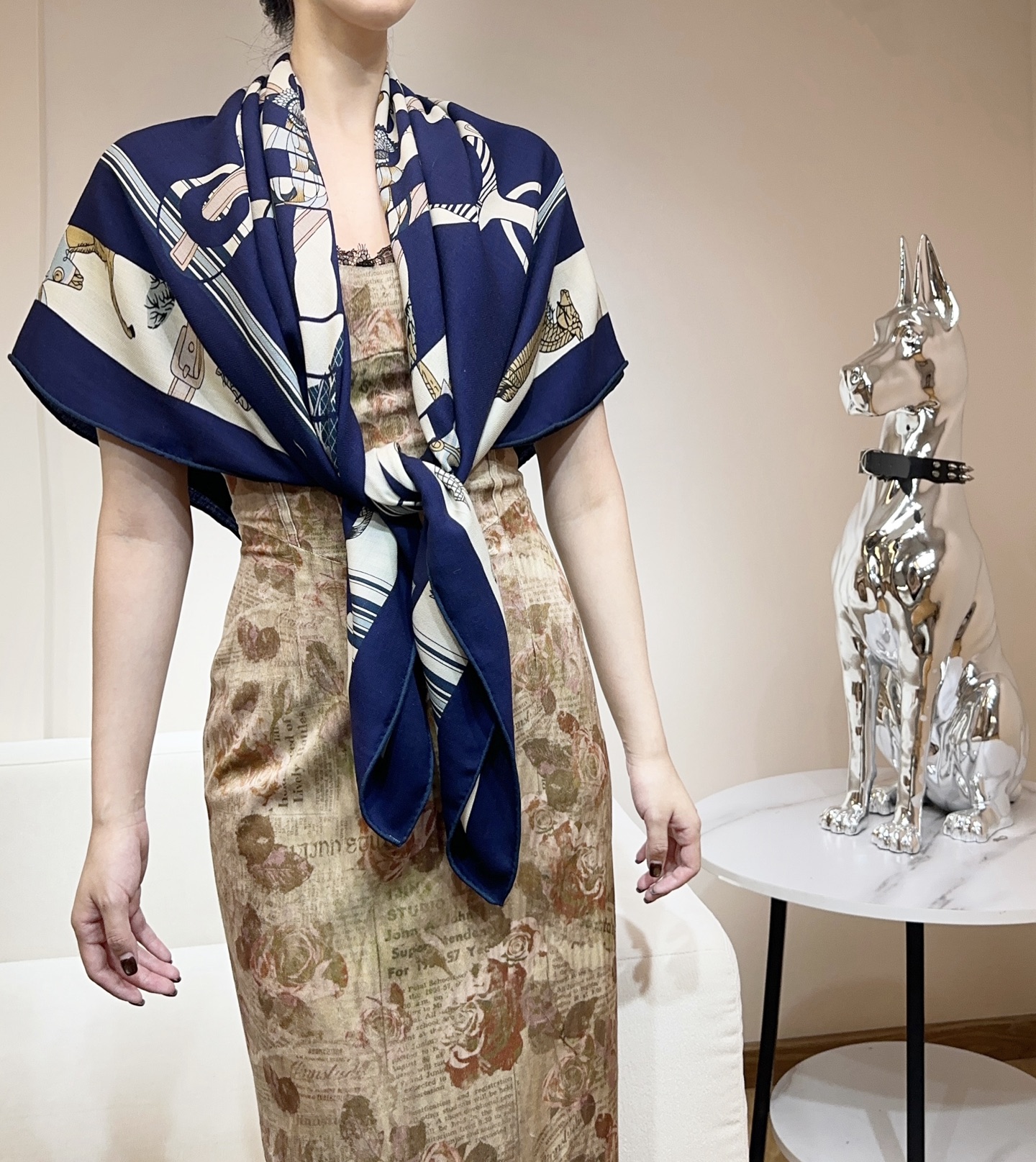 “金质马刺与骏马的披挂叠印版”披肩【140顶级丝毛双面同色】手工卷边30%桑蚕丝70%羊毛这款迷人的14