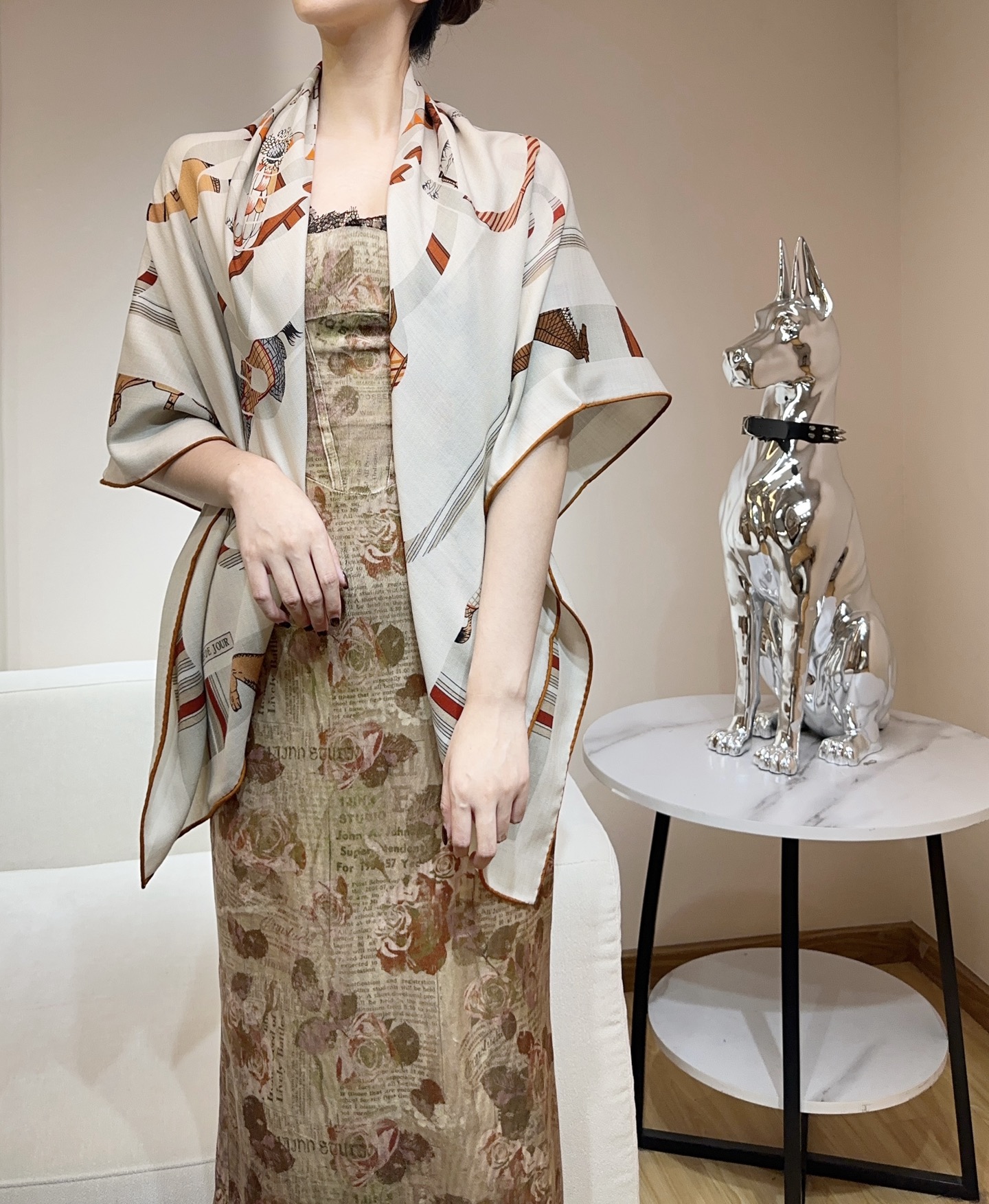 “金质马刺与骏马的披挂叠印版”披肩【140顶级丝毛双面同色】手工卷边30%桑蚕丝70%羊毛这款迷人的14