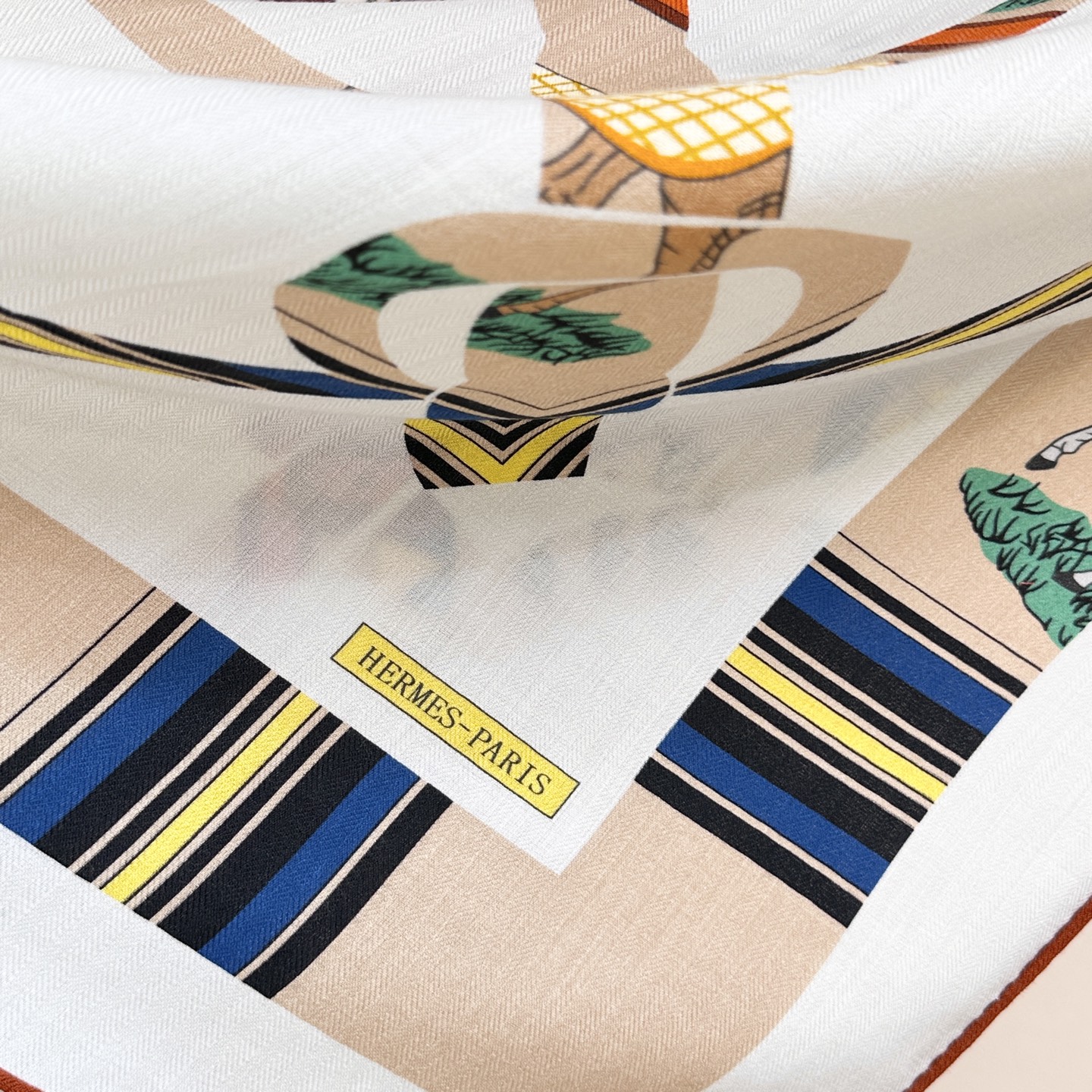 “金质马刺与骏马的披挂叠印版”披肩【140顶级丝毛双面同色】手工卷边30%桑蚕丝70%羊毛这款迷人的14