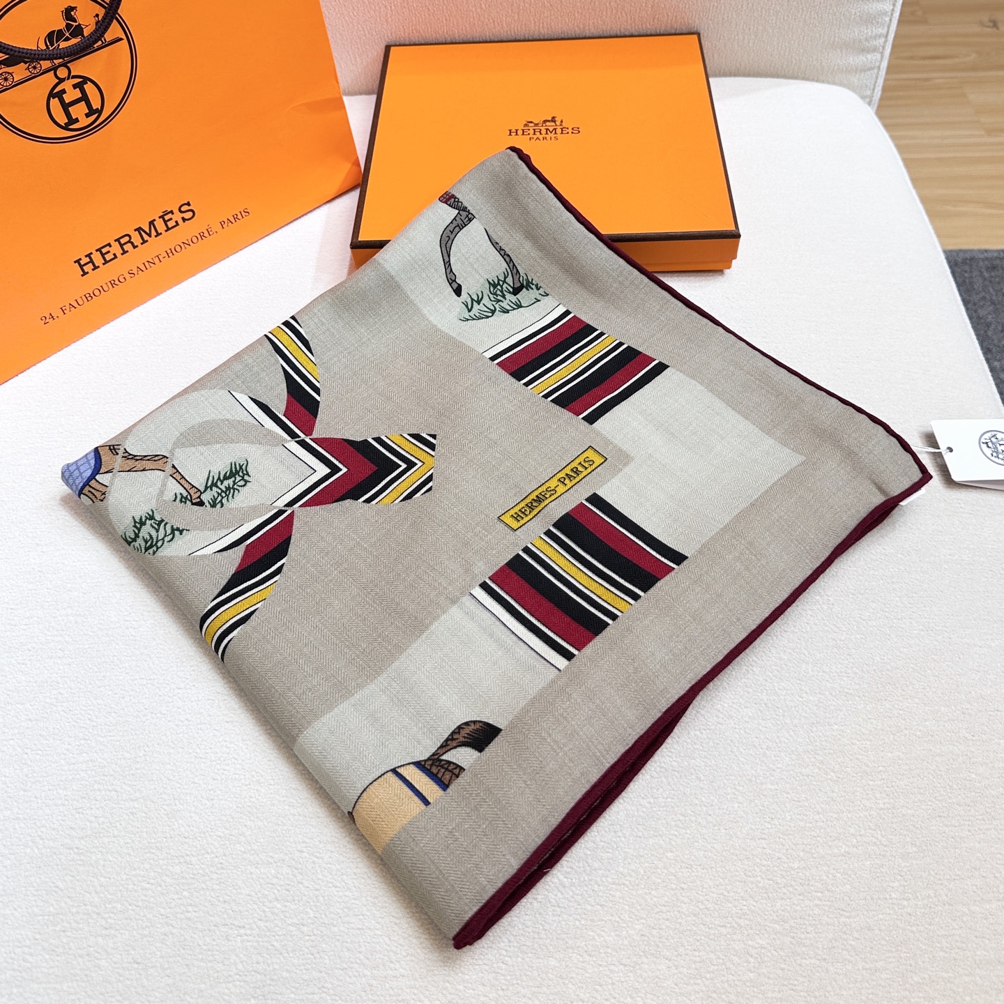 “金质马刺与骏马的披挂叠印版”披肩【140顶级丝毛双面同色】手工卷边30%桑蚕丝70%羊毛这款迷人的14