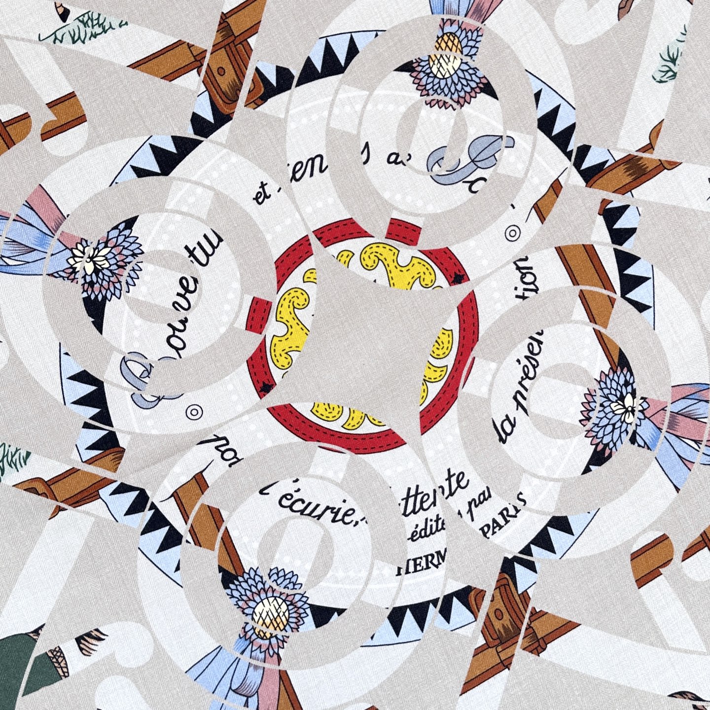 “金质马刺与骏马的披挂叠印版”披肩【140顶级丝毛双面同色】手工卷边30%桑蚕丝70%羊毛这款迷人的14