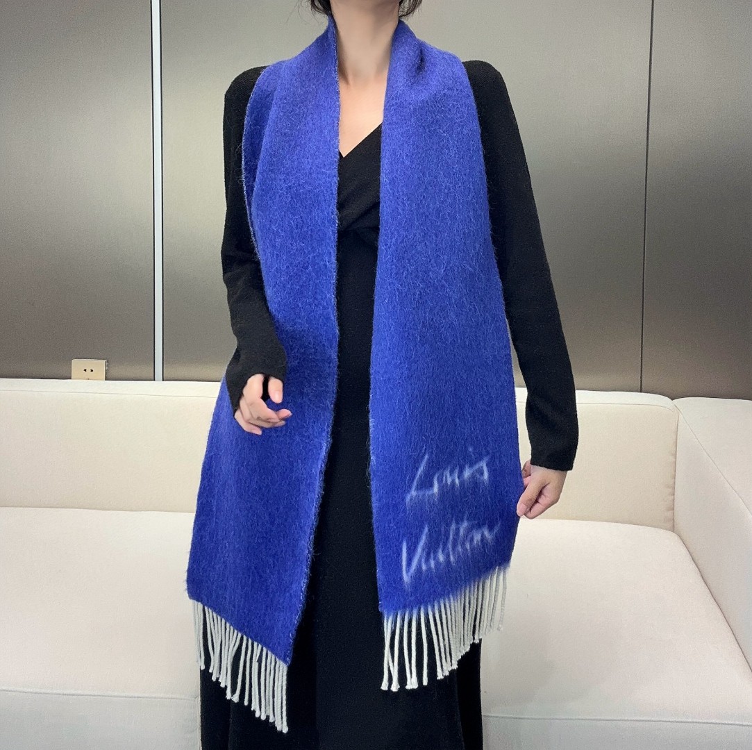 Louis Vuitton 大驴家24年最美的围巾没有之一 独家首发 Fluffygram 围巾取材羊驼毛和绵羊毛混纺