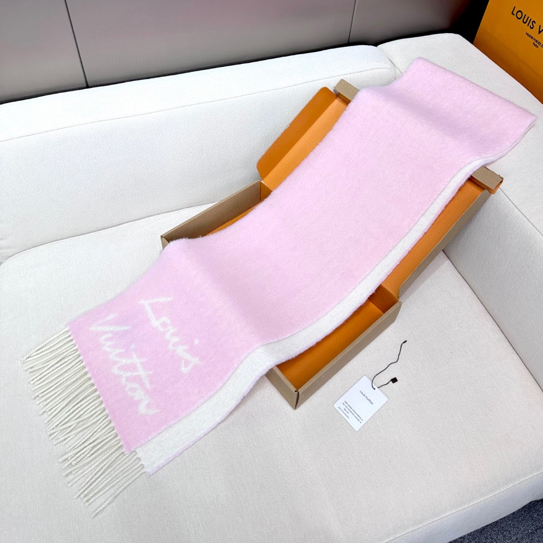 大驴家24年最美的围巾没有之一，独家首发，Fluffygram 围巾取材羊驼毛和绵羊毛混纺，以拉绒处理营