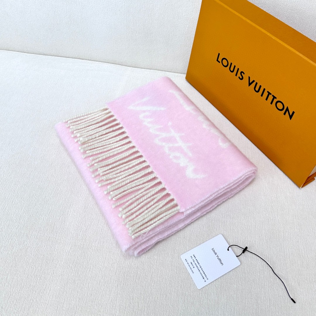 大驴家24年最美的围巾没有之一，独家首发，Fluffygram 围巾取材羊驼毛和绵羊毛混纺，以拉绒处理营