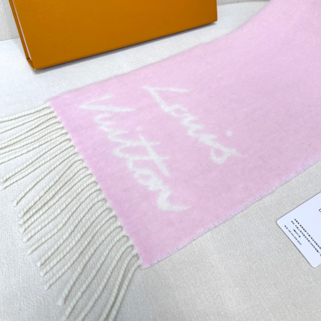 大驴家24年最美的围巾没有之一，独家首发，Fluffygram 围巾取材羊驼毛和绵羊毛混纺，以拉绒处理营